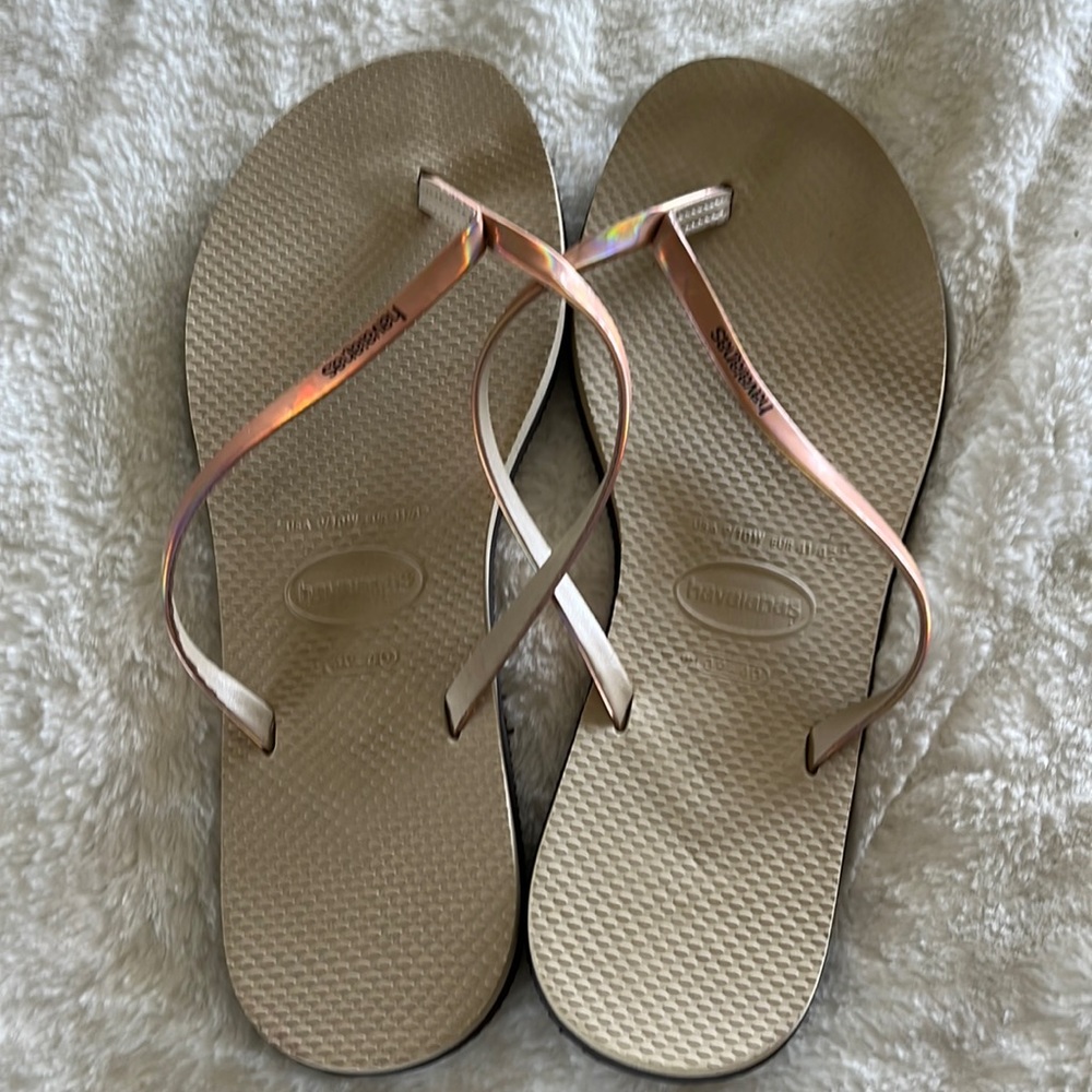 Brand new! Havaianas metallic rose gold flip flops 39-40 Areia